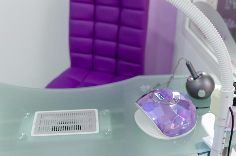 Mi-Estetika-10-Mesa-manicura-scaled