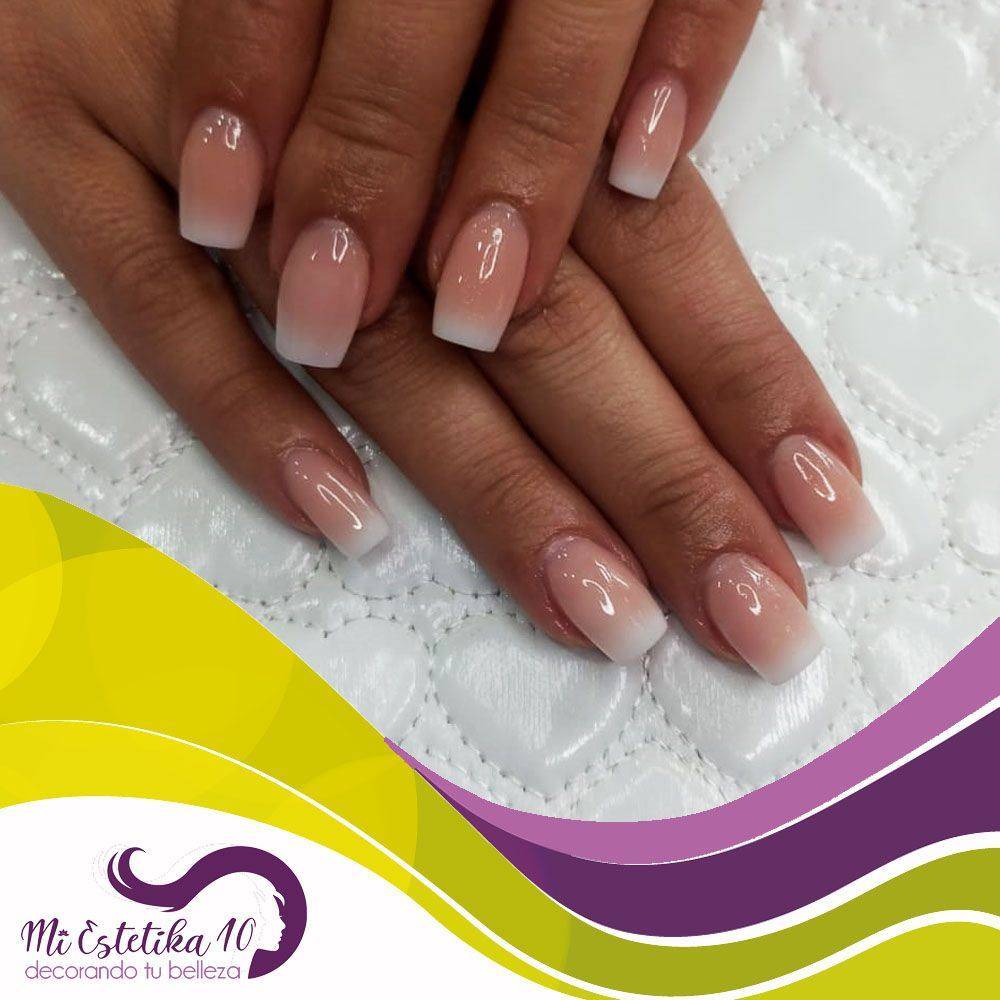 Unas-acrilicas-con-efecto-baby-boomer