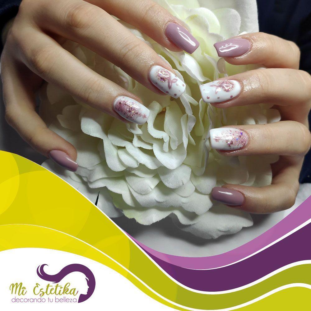 Unas-acrilicas-blancas-y-lilas-Nail-Art