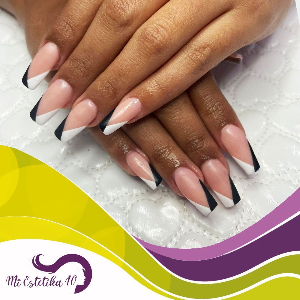 Unas-acrilicas-italianas-dobles-en-blanco-y-negro
