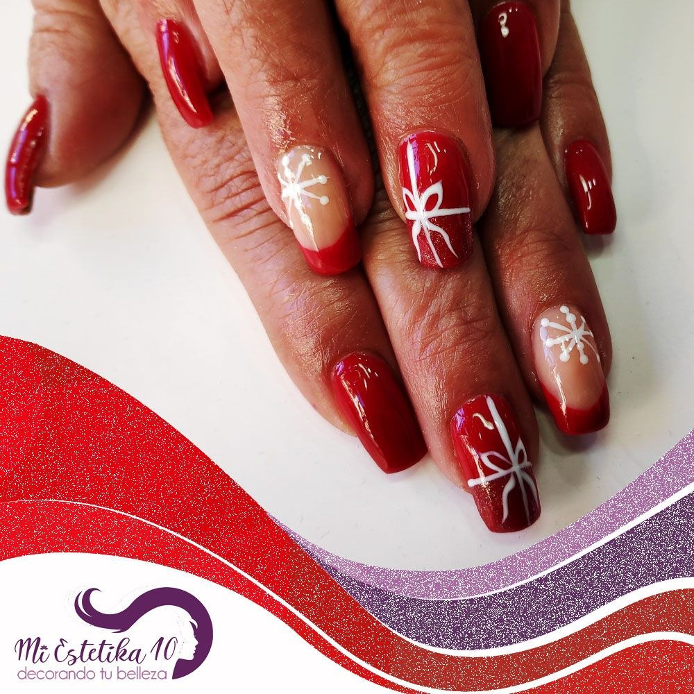 Unas-acrilicas-rojas-regalo-de-navidad