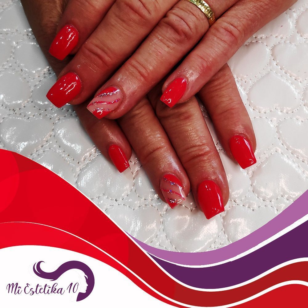 Unas-acrilicas-rojas-con-ondas-y-purpurina