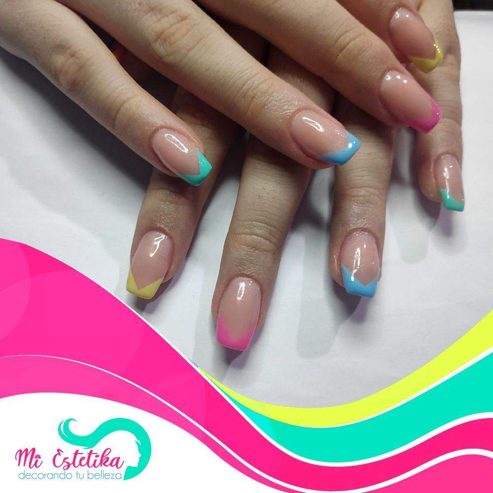 Unas-acrilicas-italianas-en-colores-pastel
