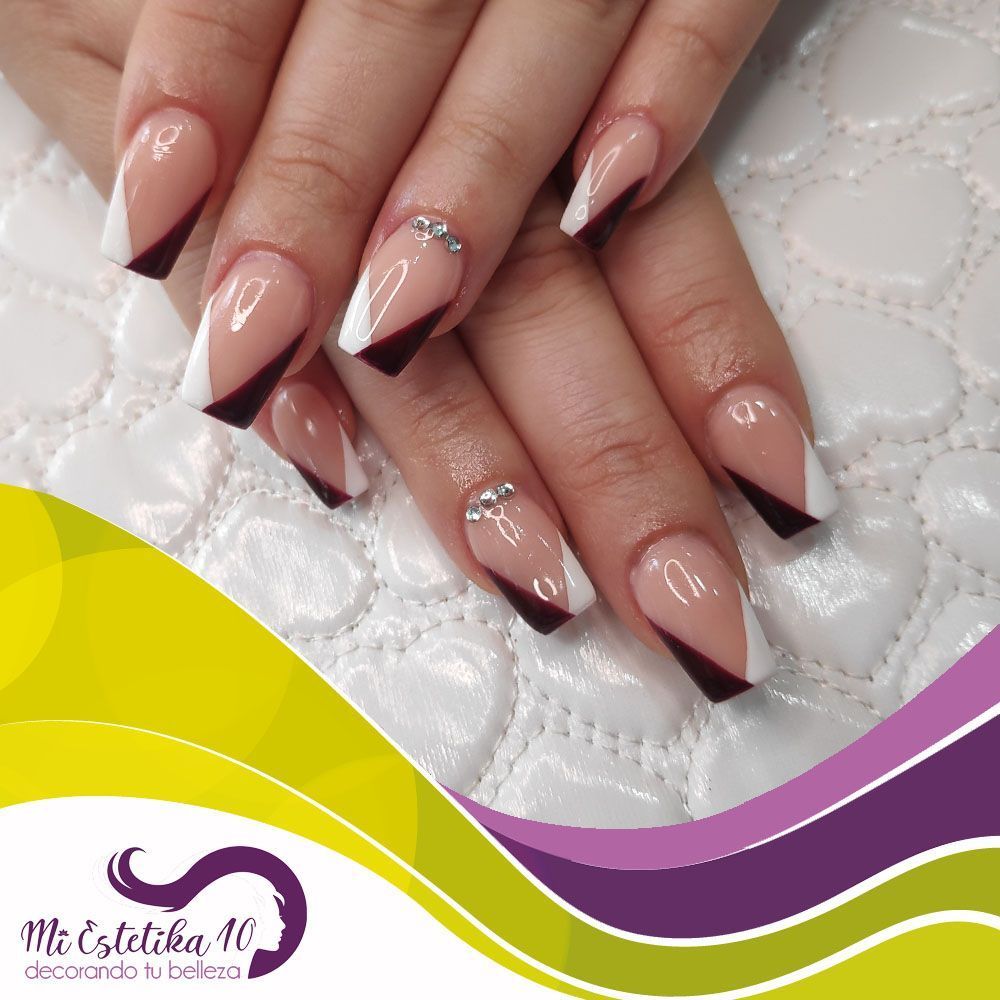 Unas-acrilicas-italianas-dobles-burdeos-y-blancas