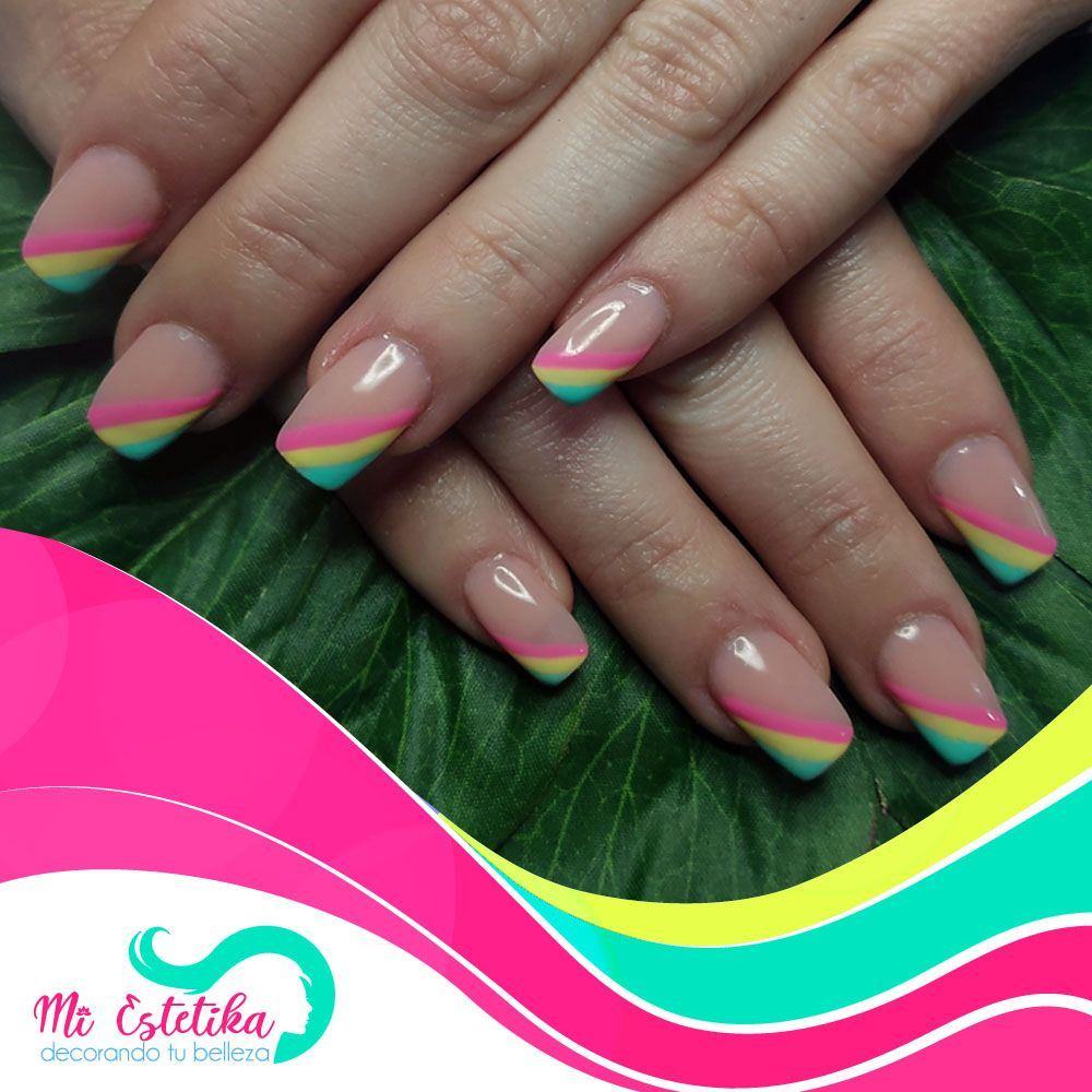 Uñas acrílicas arcoiris nail art