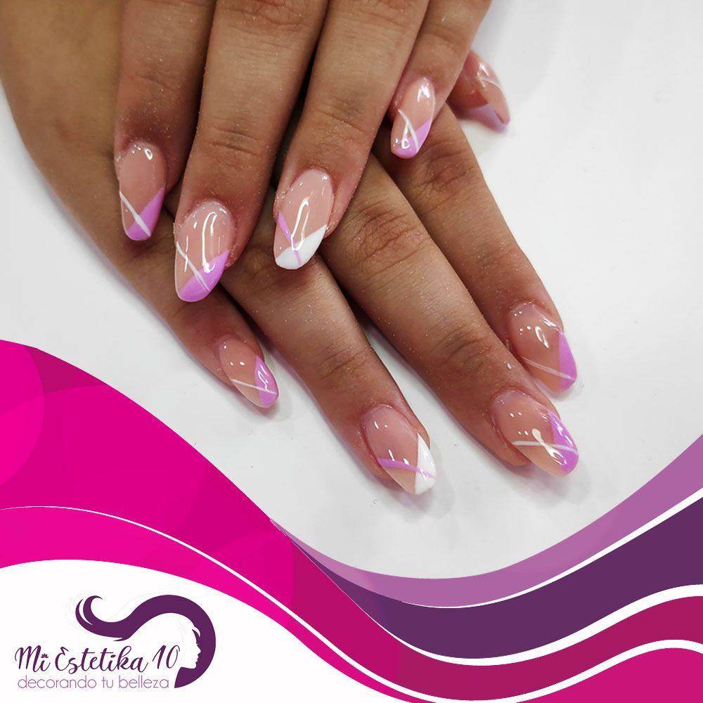 Uñas acrílicas con forma almendrada italianas