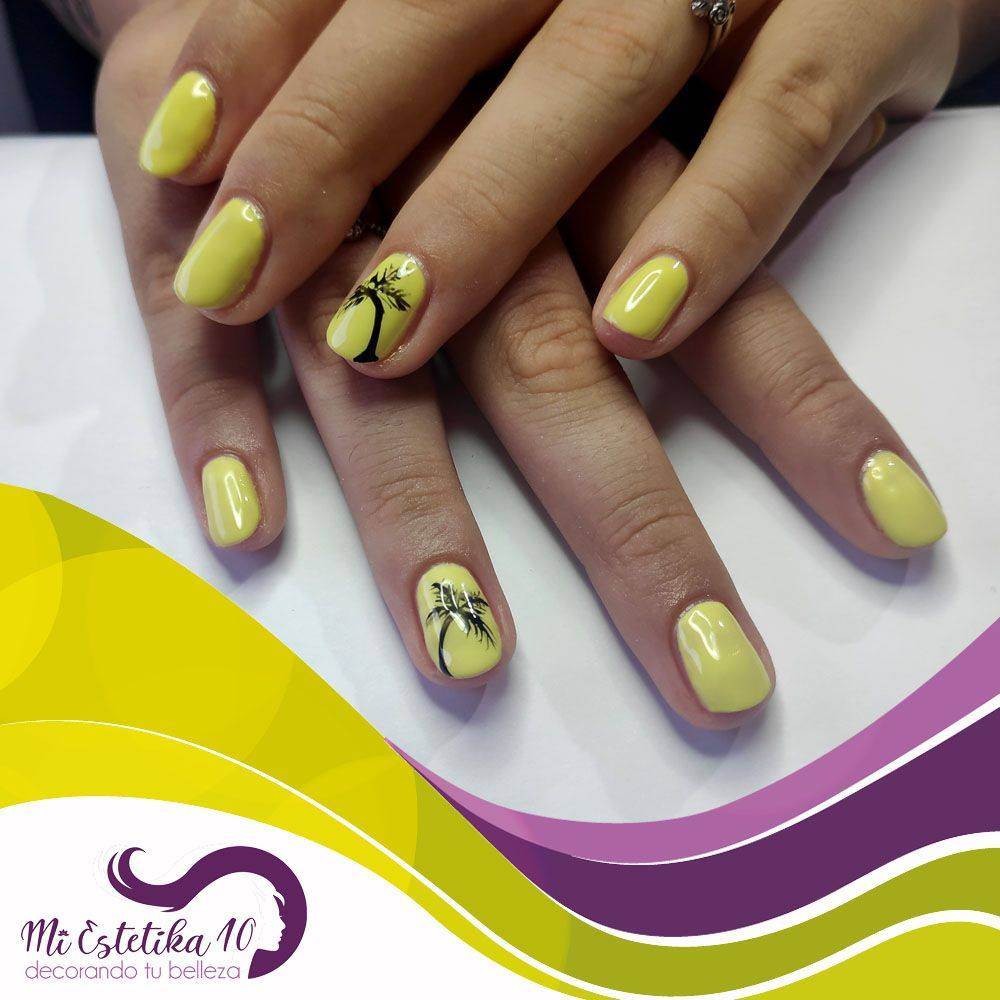 unas-semipermanentes-verano-con-palmeras-negras