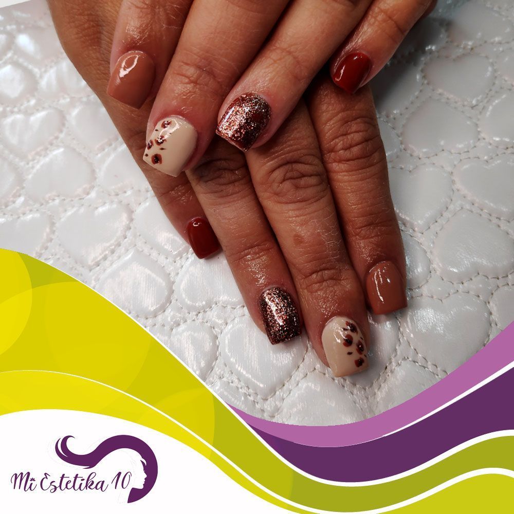 Unas-semipermanentes-de-colores-animal-print-y-purpurina