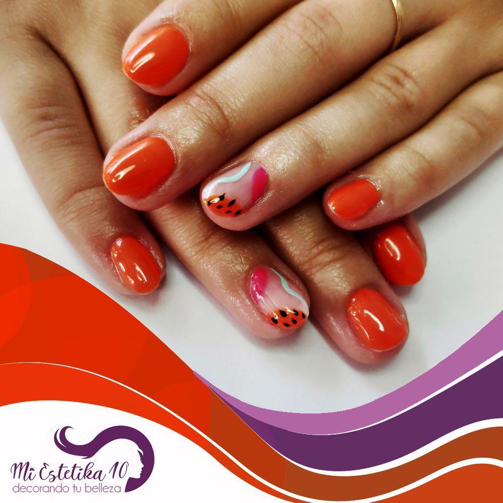 Unas-semipermanentes-naranjas-con-animal-print