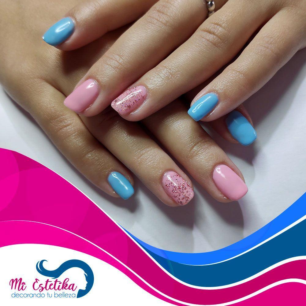 Unas-permanentes-azules-y-rosas-pastel-con-purpurina