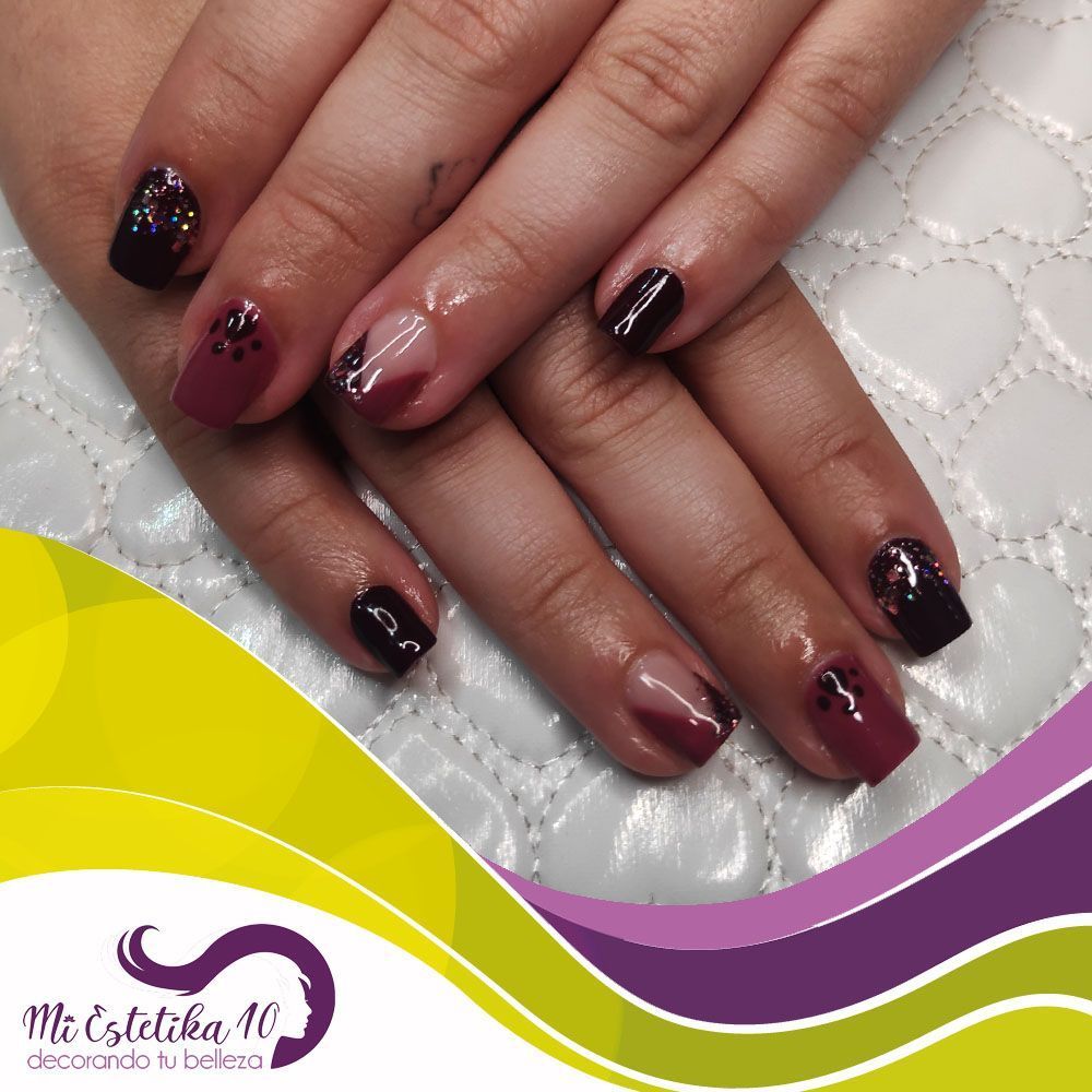 Unas-semipermanentes-italianas-moradas-y-malvas