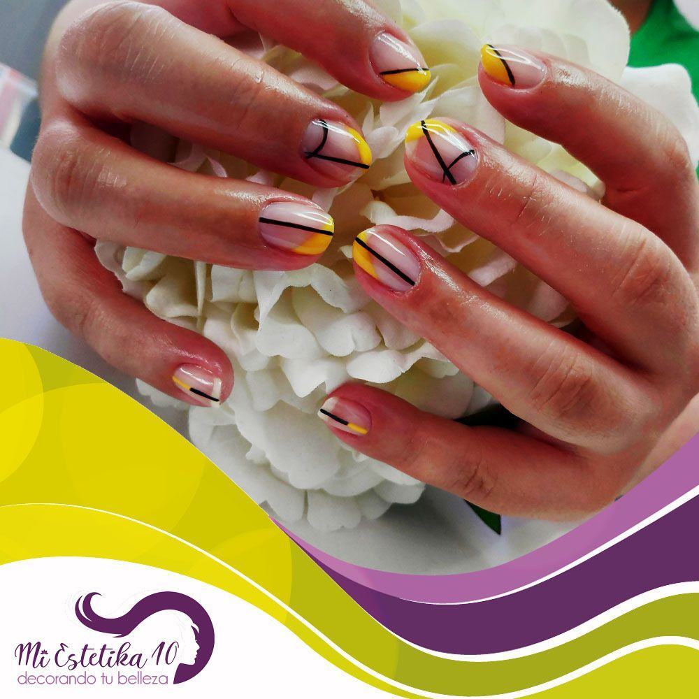 Unas-semipermanentes-italianas-con-detalles-minimalistas-negros-y-amarillos