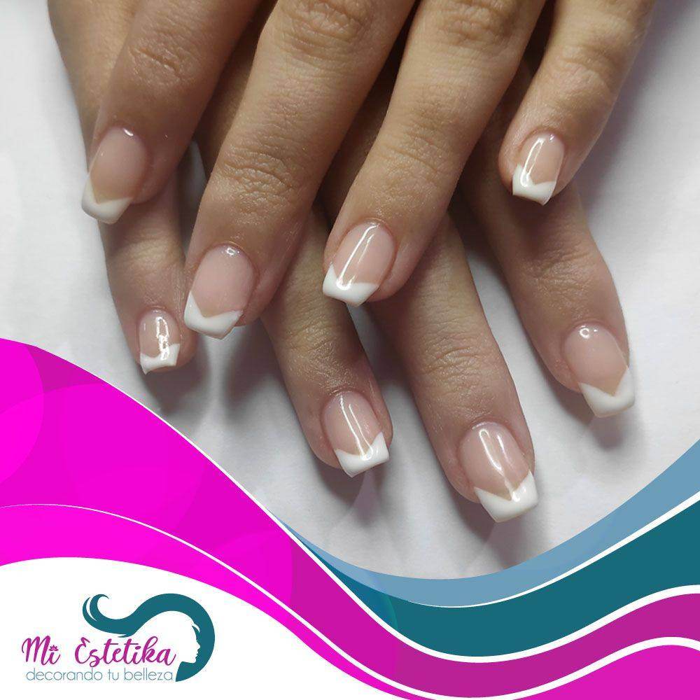 unas-italianas-dobles-con-esmalte-permanente-blanco