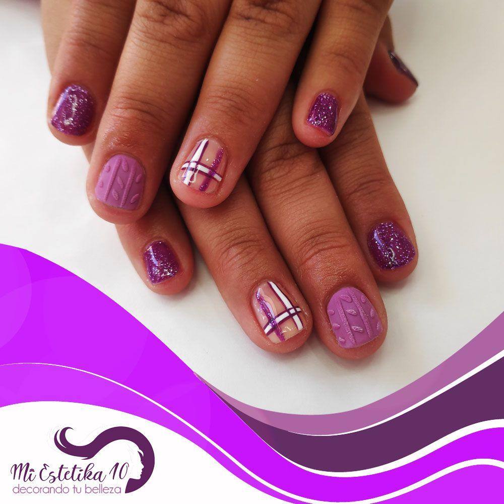 Unas-semipermanentes-lilas-con-efecto-jersey