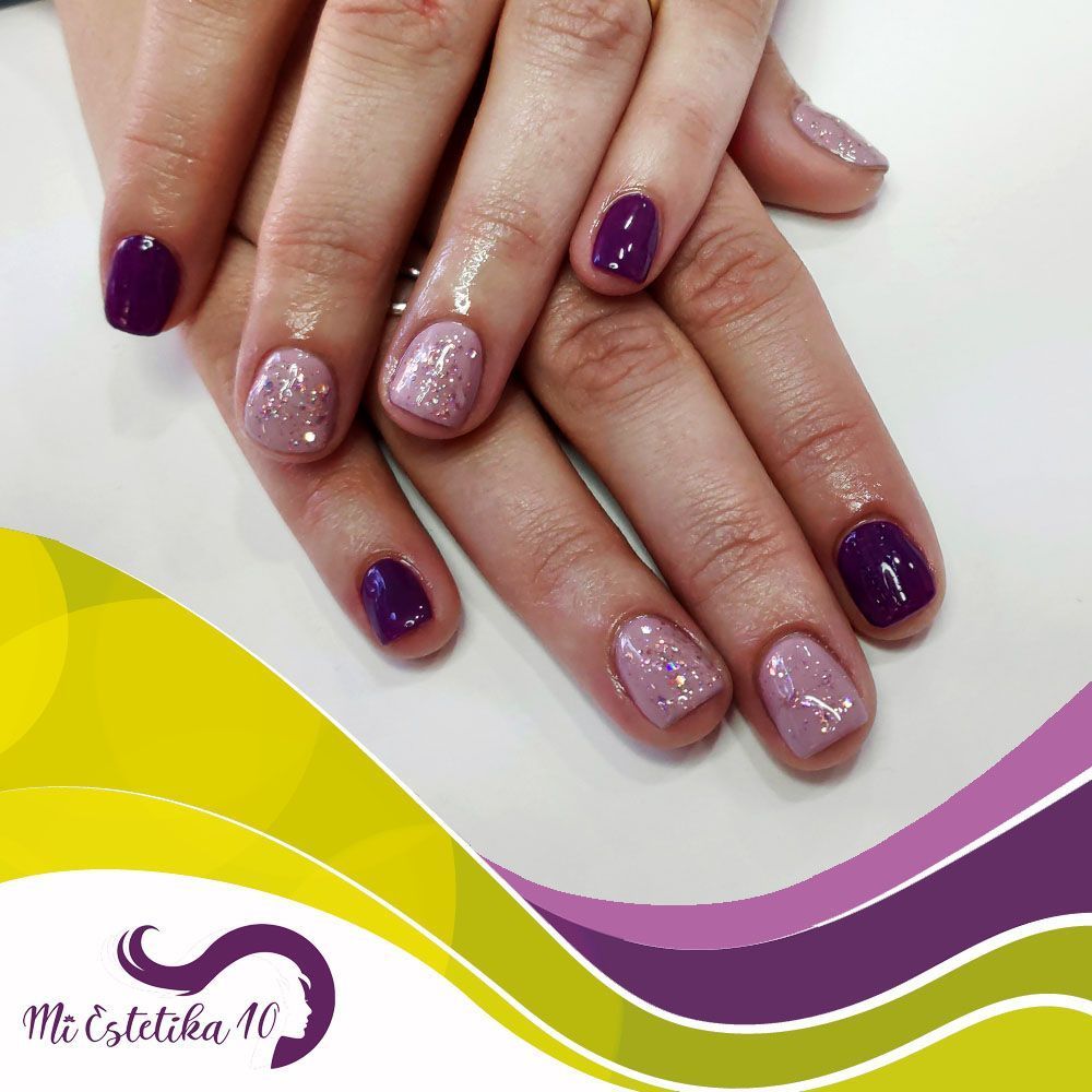 Unas-semipermanentes-moradas-y-lilas-con-purpurina