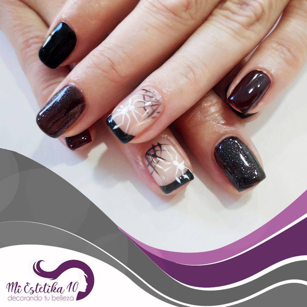 Unas-semipermanentes-negras-con-aranas-bancas