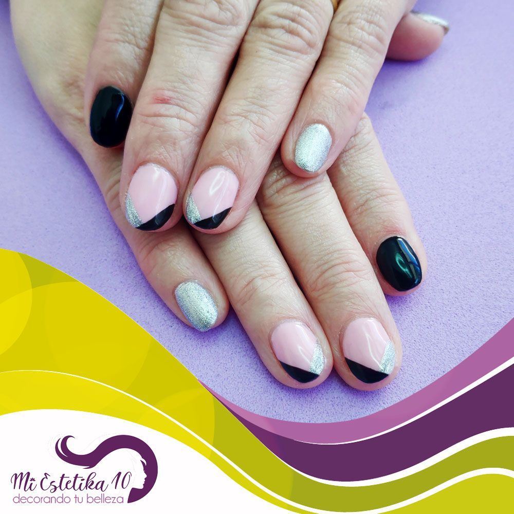 Unas-semipermanentes-negras-y-plata-italianas-dobles