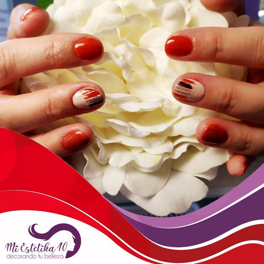 Unas-semipermanentes-rojas-con-lineas