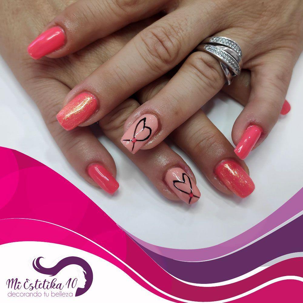 Unas-semipermanentes-rosas-con-purpurina-y-corazon-rosa