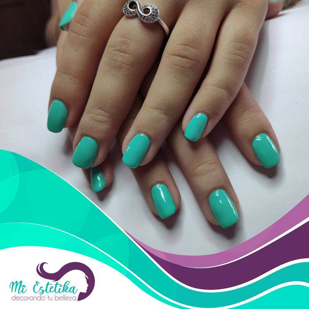 Unas-permanentes-verde-turquesa