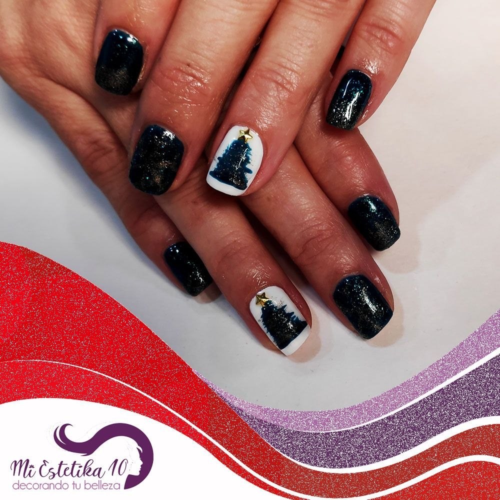 Unas-semipermanentes-verdes-con-arbol-de-navidad